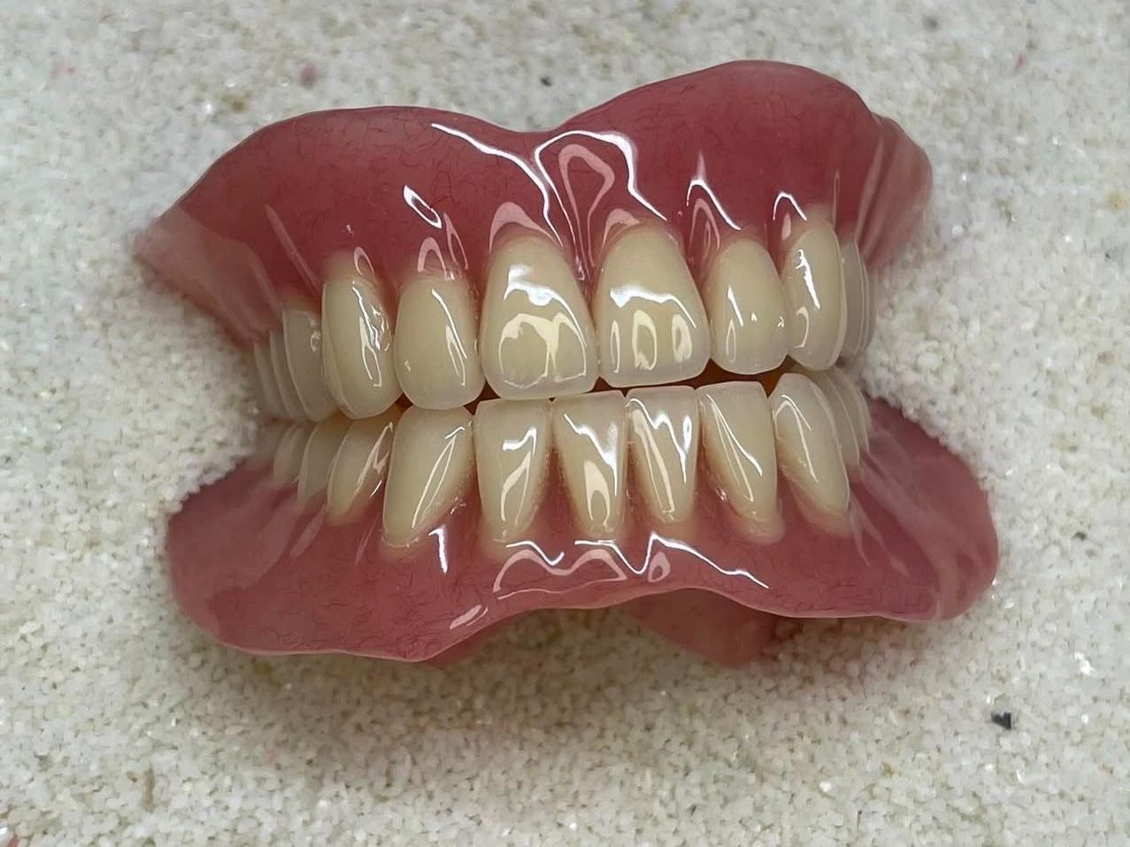 Prótesis dental completa fabricada por Sabogal Dental