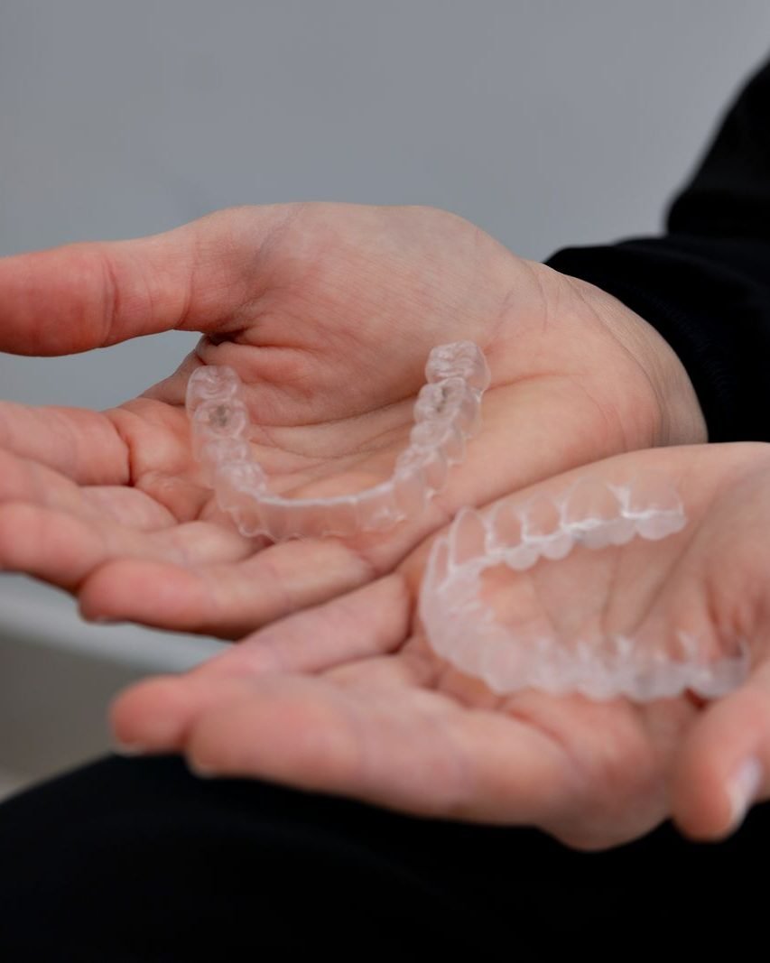 Alineadores transparentes de ortodoncia invisible